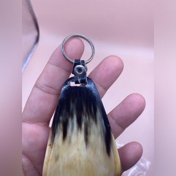Smooth cowHorn keychain with 🦏 rhino painted on it - Picture 2 of 2